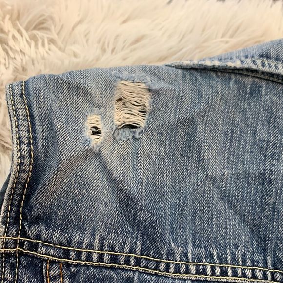 American Eagle Distressed Jean Vest - Picture 10 of 12